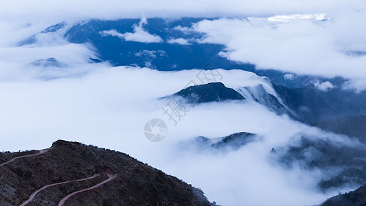 四川牛背山云海盘山公路高清图片