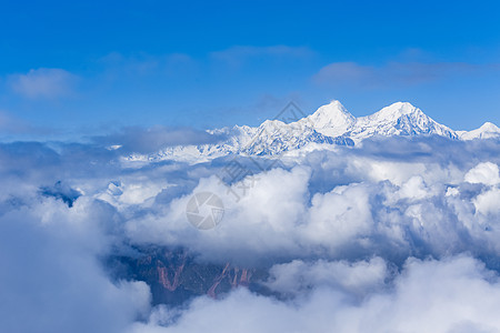 极致四川牛背山视角的贡嘎山背景