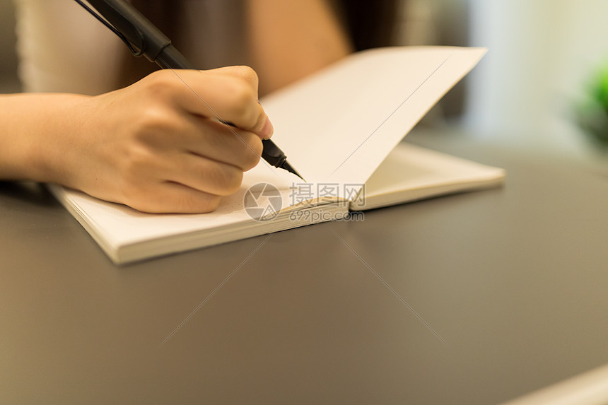 美女看书写字特写图片素材_免费下载_jpg图片