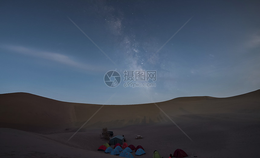 甘肃敦煌鸣沙山星空银河风光图片