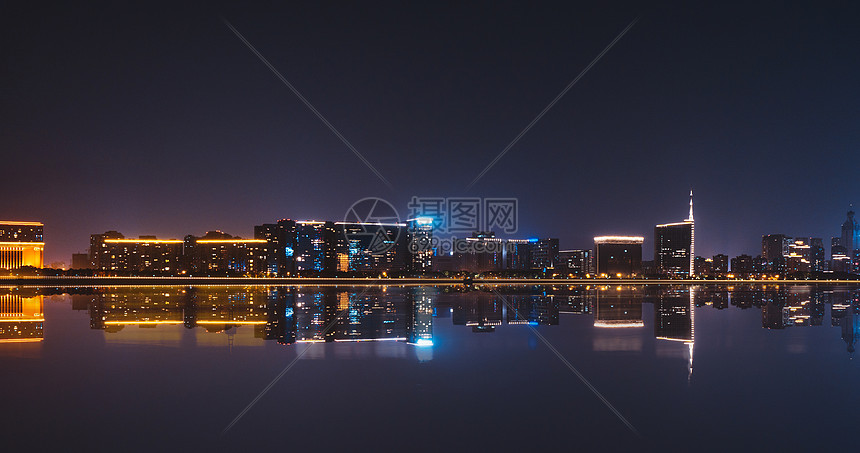 城市江边夜景图片