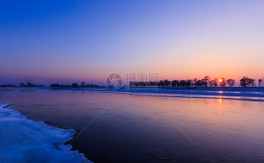 冬天美丽的雪景 图片