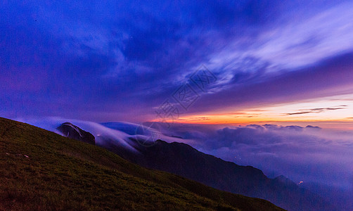 草甸地貌武功山山顶壮观的云海背景