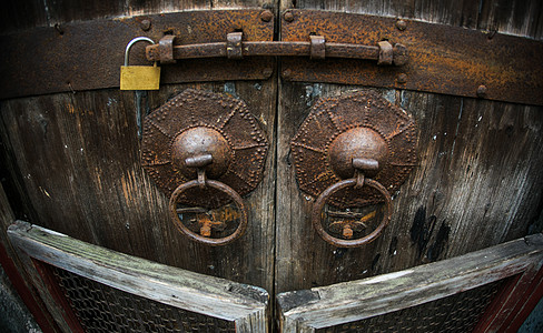 传统老建筑的门环图片