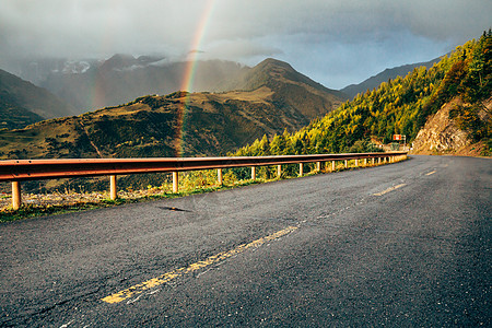 唯美彩虹风光汽车道路背景