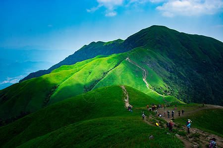 山上眺望绿色山脉背景