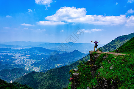 登山远望登高远望的人背景