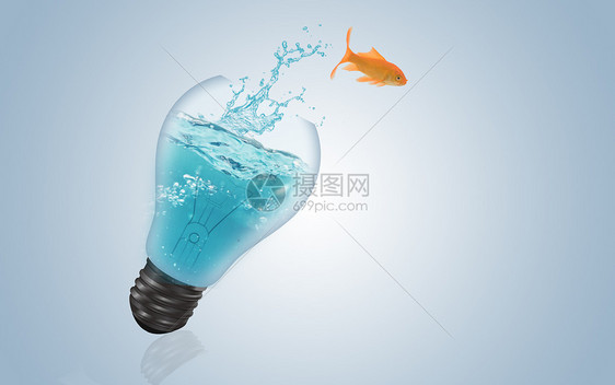 金鱼跳出灯泡创意背景图片