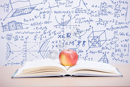 黑板与苹果书上的苹果高清图片