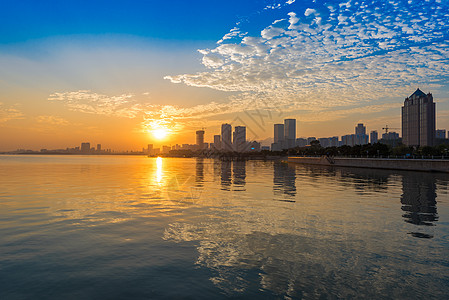 青岛海边日落最美夕阳高清图片