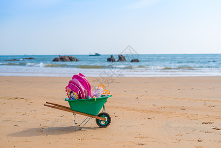 青岛海滨儿童玩沙工具图片