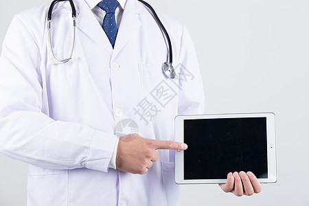 正在使用平板电脑的医生图片