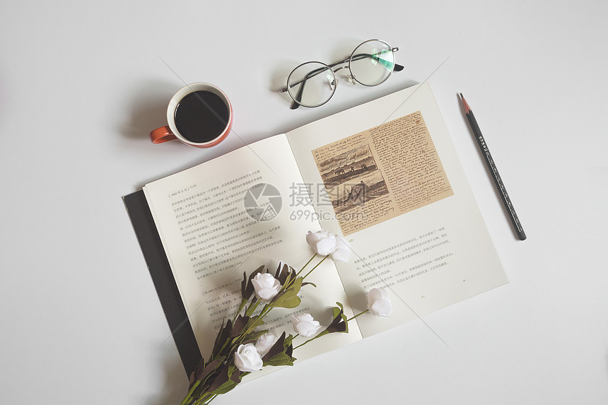 书和咖啡唯美图片