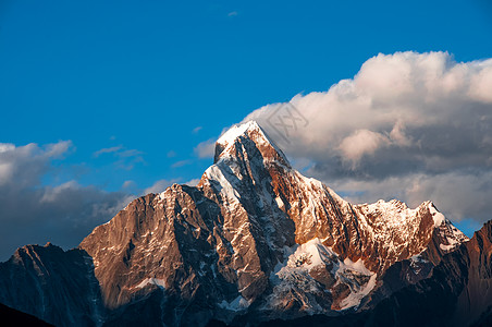 幺妹峰川西四姑娘山风景图背景