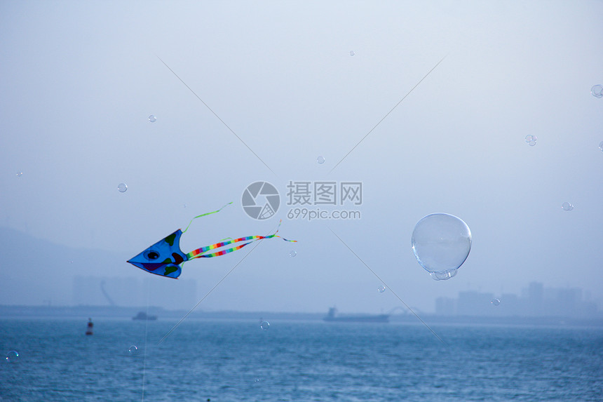 厦门海上飞翔的风筝图片