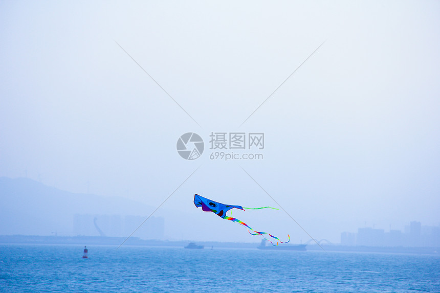 厦门海上放飞的风筝图片