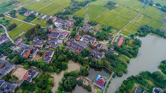 俯瞰草地航拍农村房屋背景