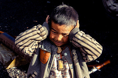 川藏男孩图片