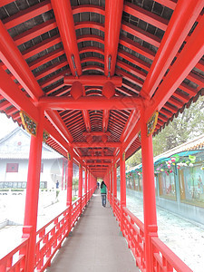 哈尔滨极乐寺内中式长廊背景图片