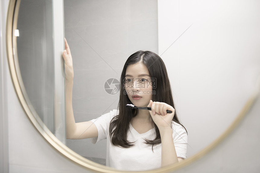 单身女子家居生活图片