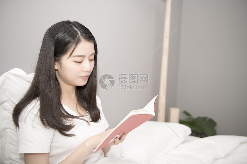 单身女子家居生活图片