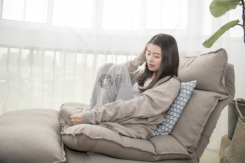 单身女子家居生活图片