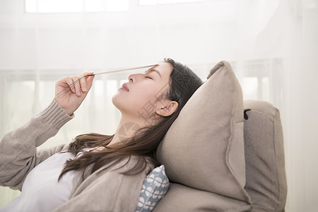 单身女子家居生活图片