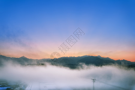 晨光中的雪帽山图片