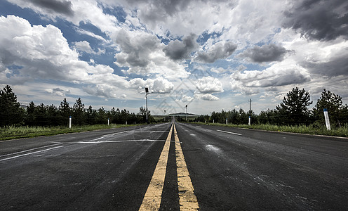 蓝天白云和道路背景图片