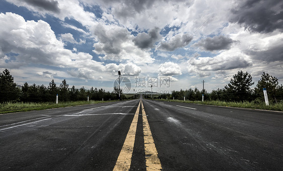 蓝天白云和道路图片