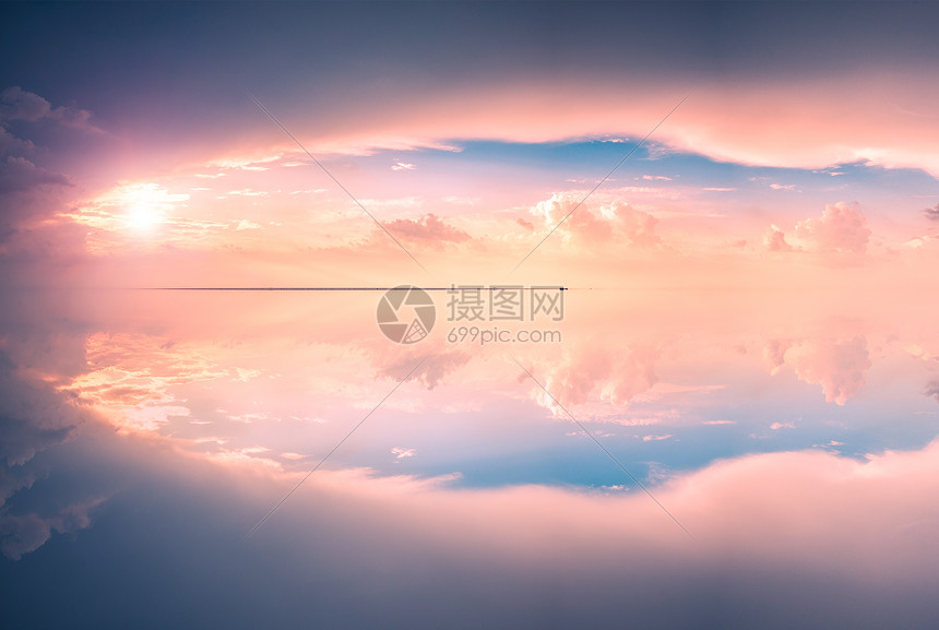 夕阳天空倒影图片