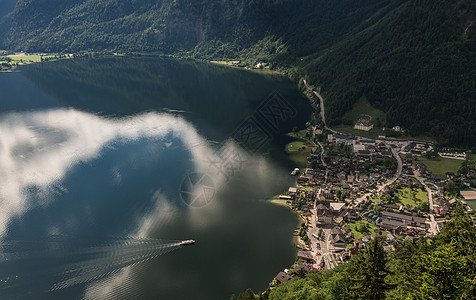 奥地利旅游小镇哈尔施塔特的湖光山色图片