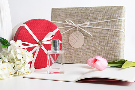 礼品盒礼物盒和花束背景