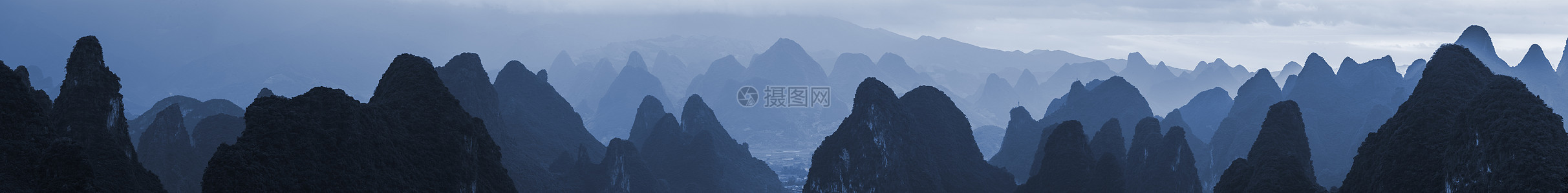 桂林山水水墨连绵群山全景背景