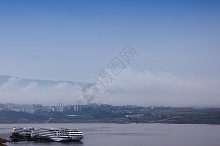 准备旅行长江上准备起航的游轮背景