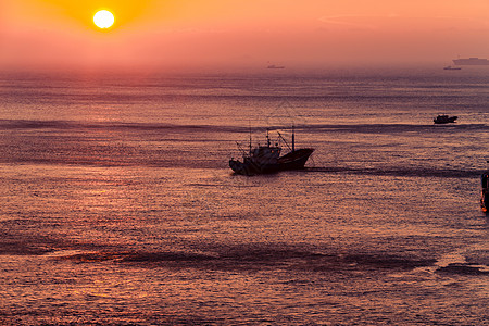 夕阳下的海景图片