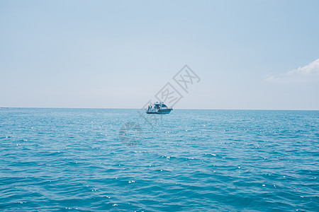 海上的游艇出海钓鱼高清图片