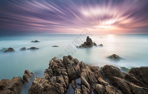 天空和大海礁石大海风光背景