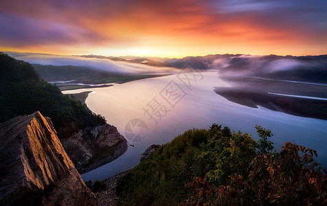 绿江村鸭绿江山水风光背景