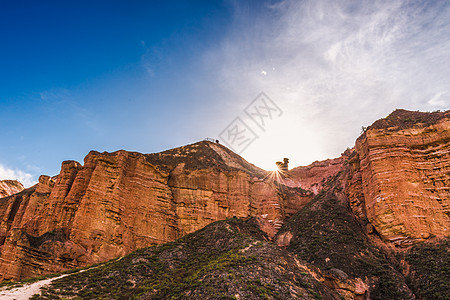 奇特世界阳光下的冰沟丹霞背景