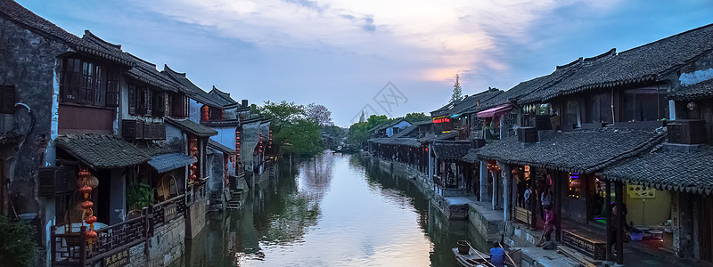 中国古建筑天空河流小桥背景图片