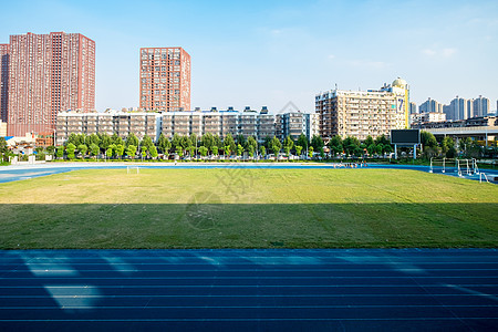 校园操场跑道图片