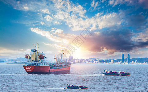海上日落大海上的轮船设计图片