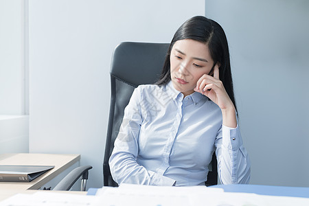 成功女性职业女性看数据报表思考背景