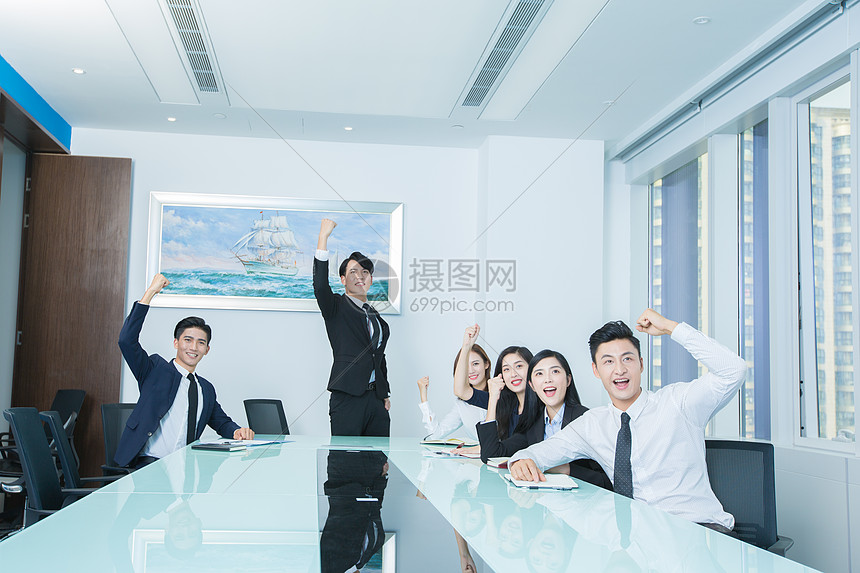 商务团队会议室开会讨论