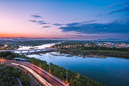 北京郊区郊区城市下的夕阳背景