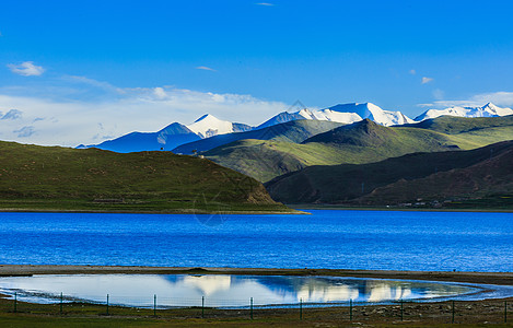 西藏羊卓雍错湖美景图片