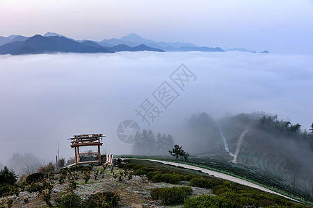 远山云海大气石亭高清图片