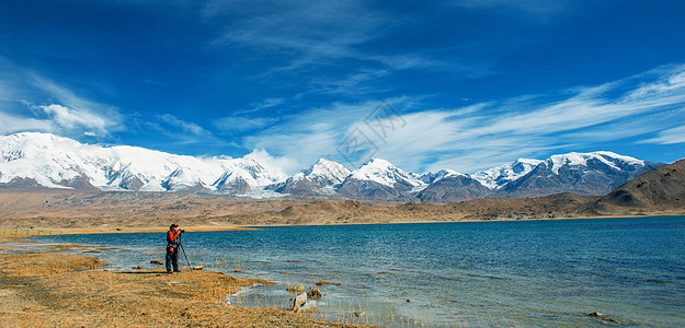 雪山湖泊图片