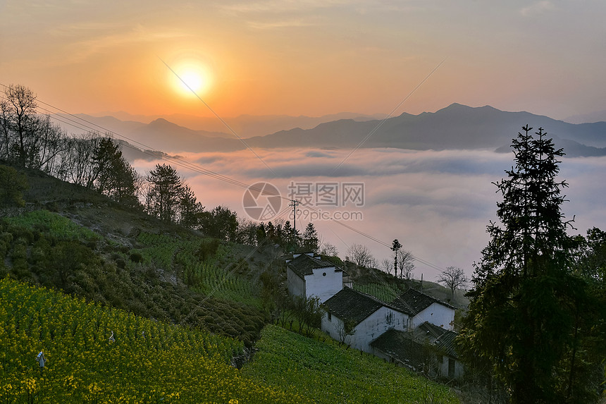 日出山居云海图片